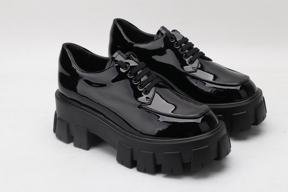 P*rada SNEAKER